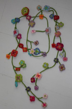 Fargerikt halssmykke